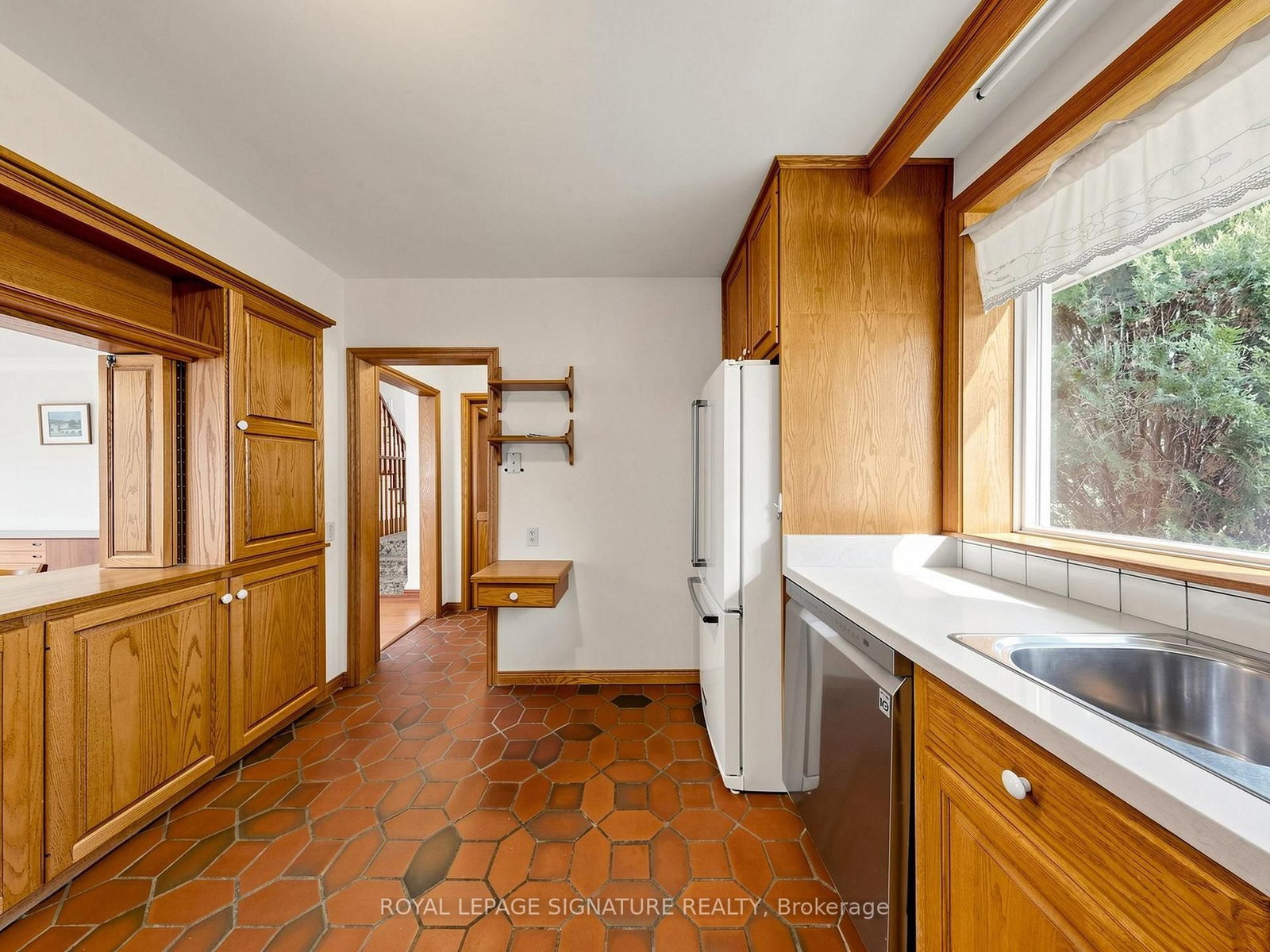 8 Ternhill Crescent • Toronto, ON photo 17