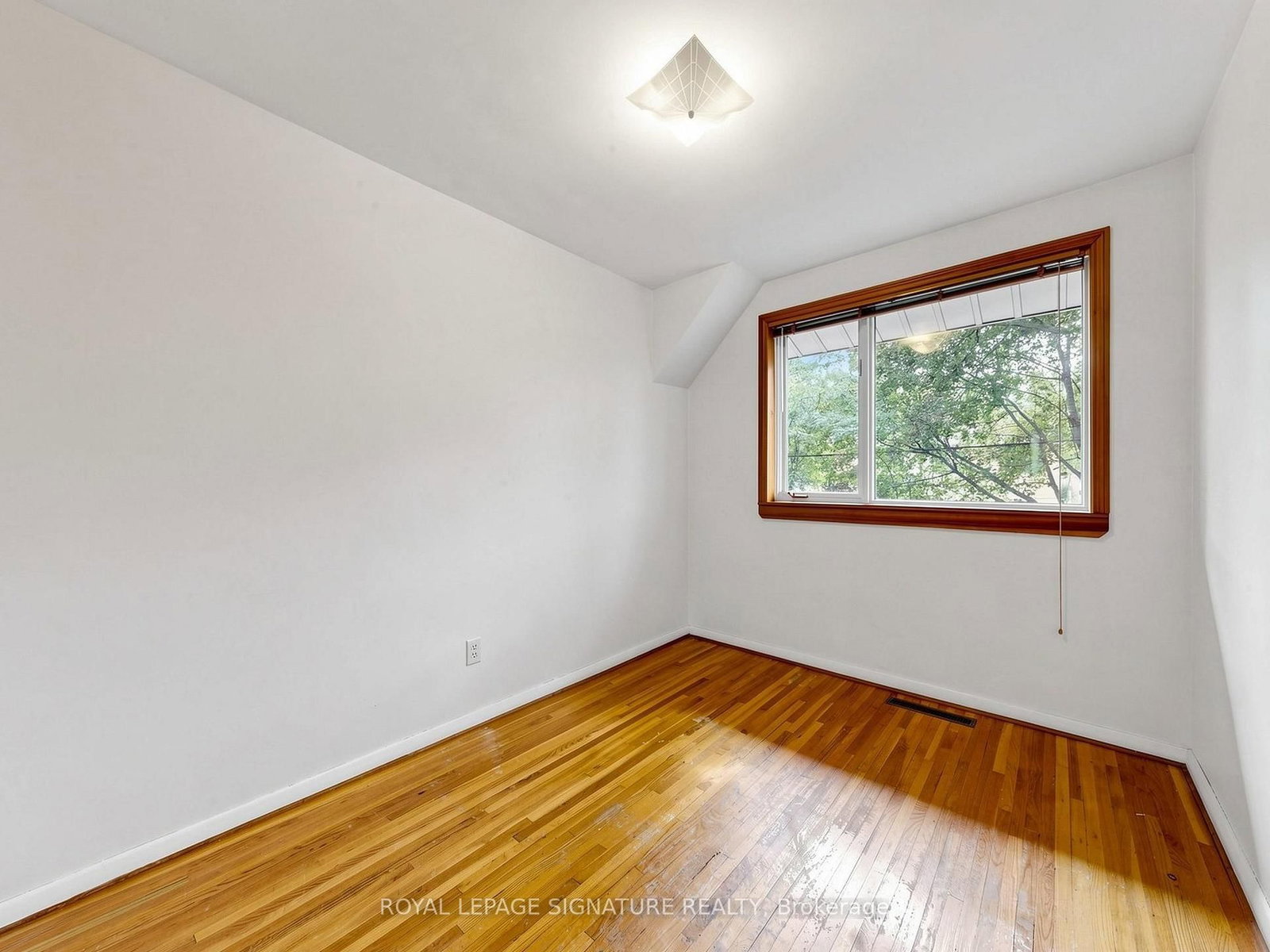 8 Ternhill Crescent • Toronto, ON photo 23
