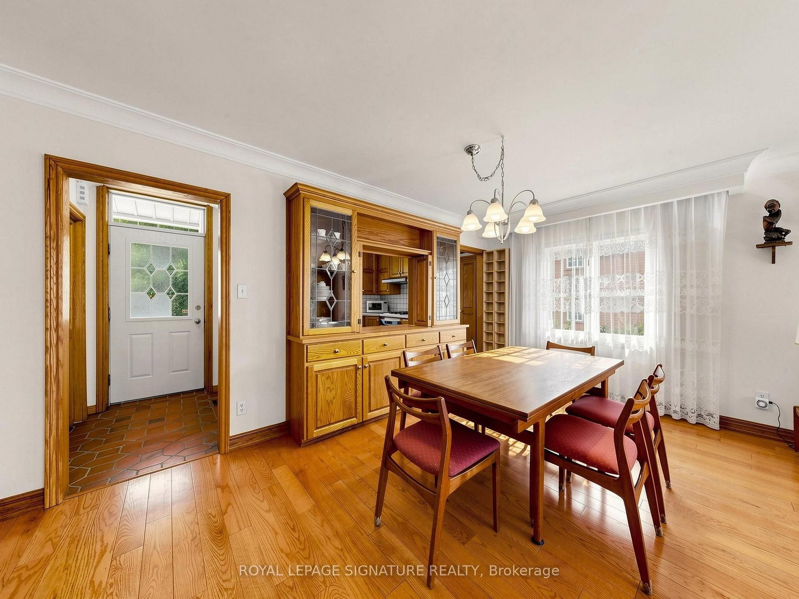8 Ternhill Crescent • Toronto, ON photo 9