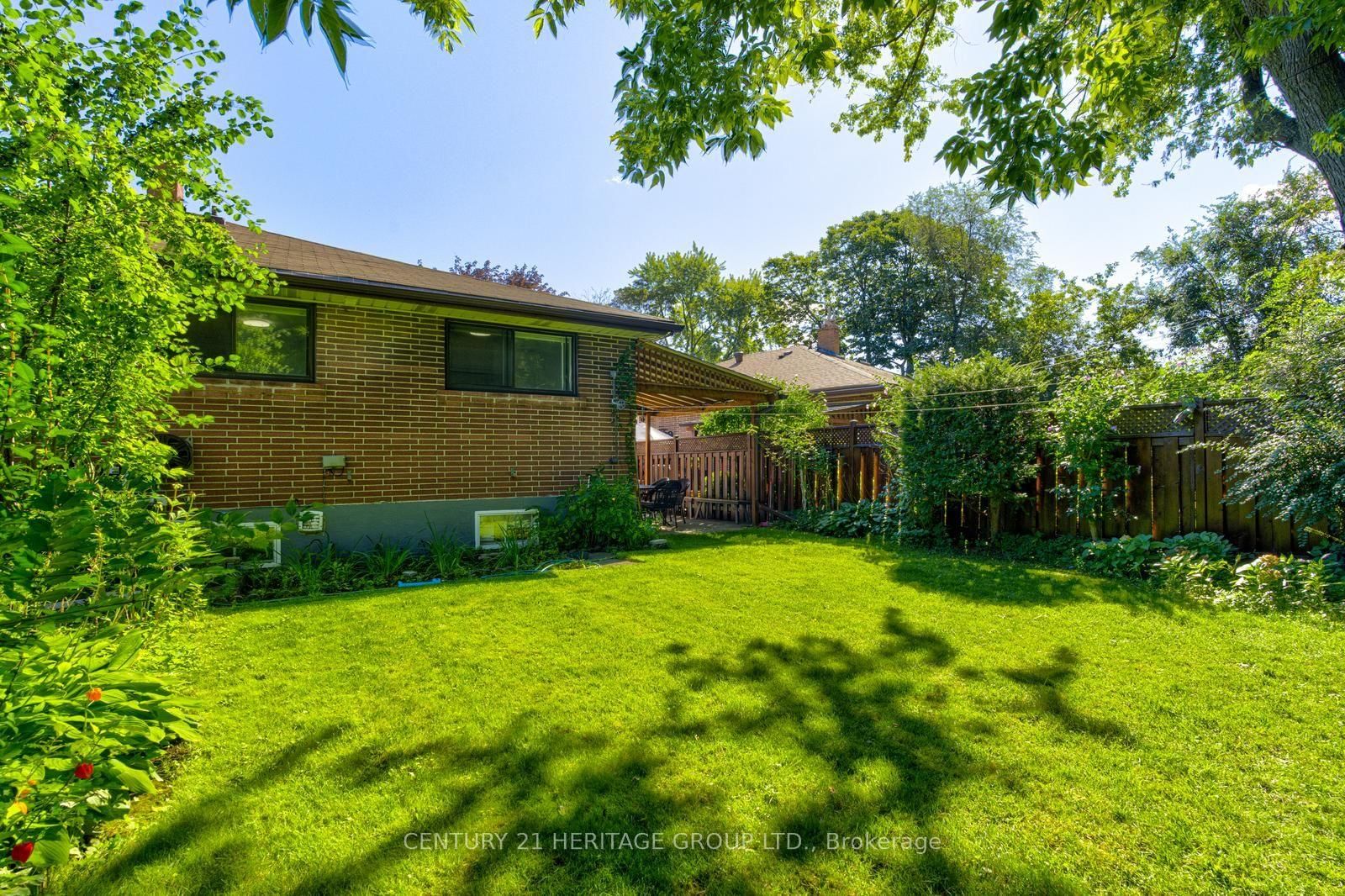 117 Marbury Crescent • Toronto, ON photo 41