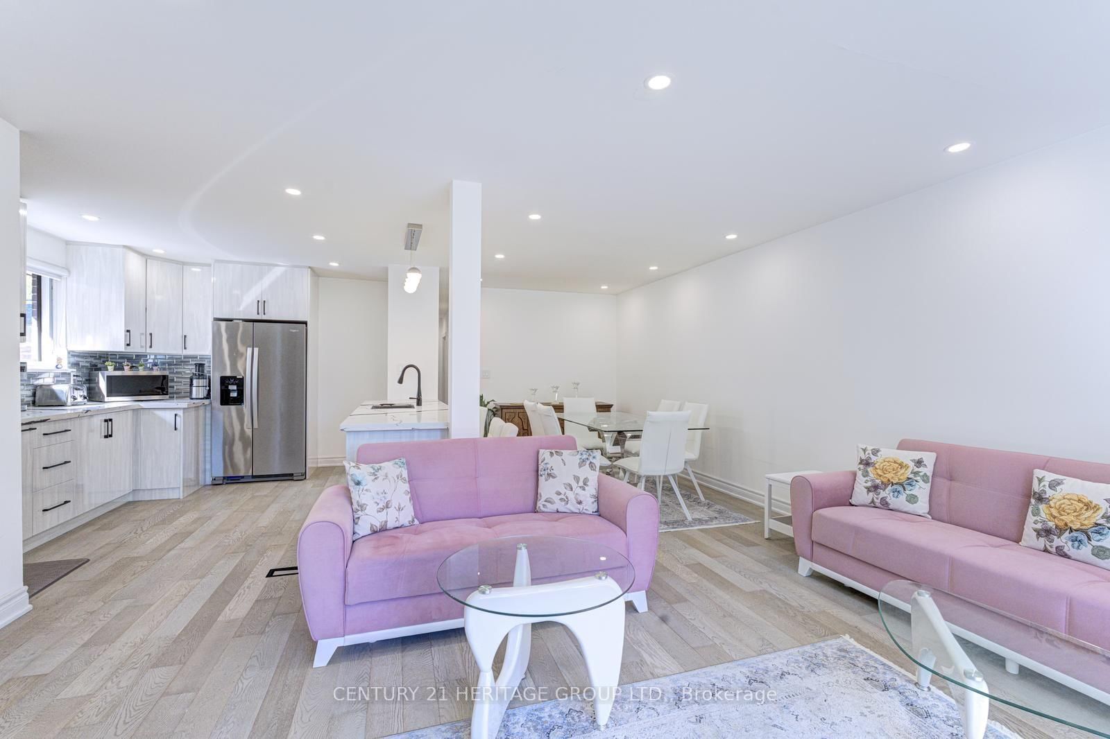 117 Marbury Crescent • Toronto, ON photo 8