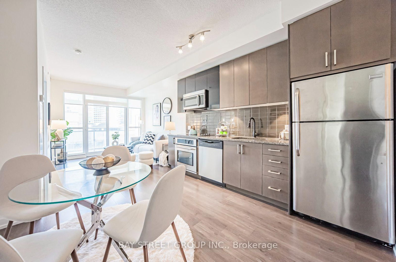 89 Dunfield Avenue • #801 • Toronto, ON photo 6