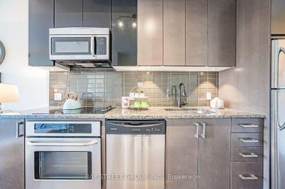89 Dunfield Avenue • #801 • Toronto, ON photo 9