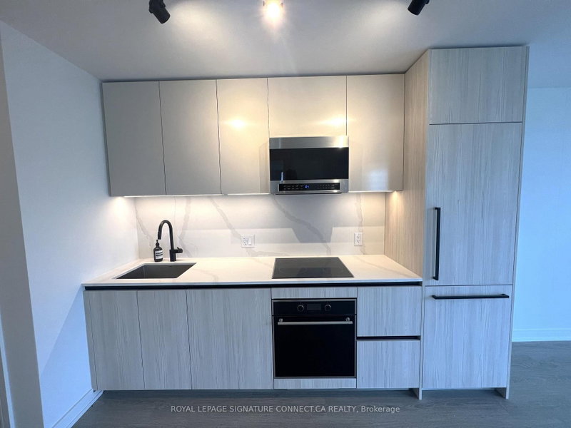 805 - 425 Front Street E