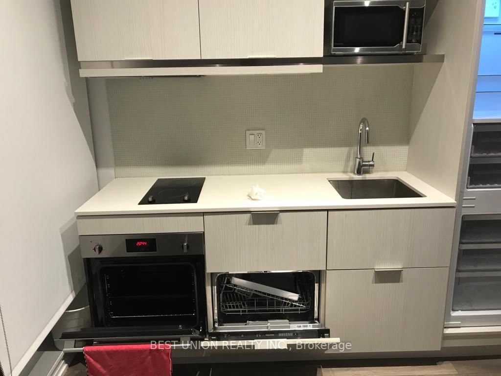 5308 - 197 Yonge Street 5