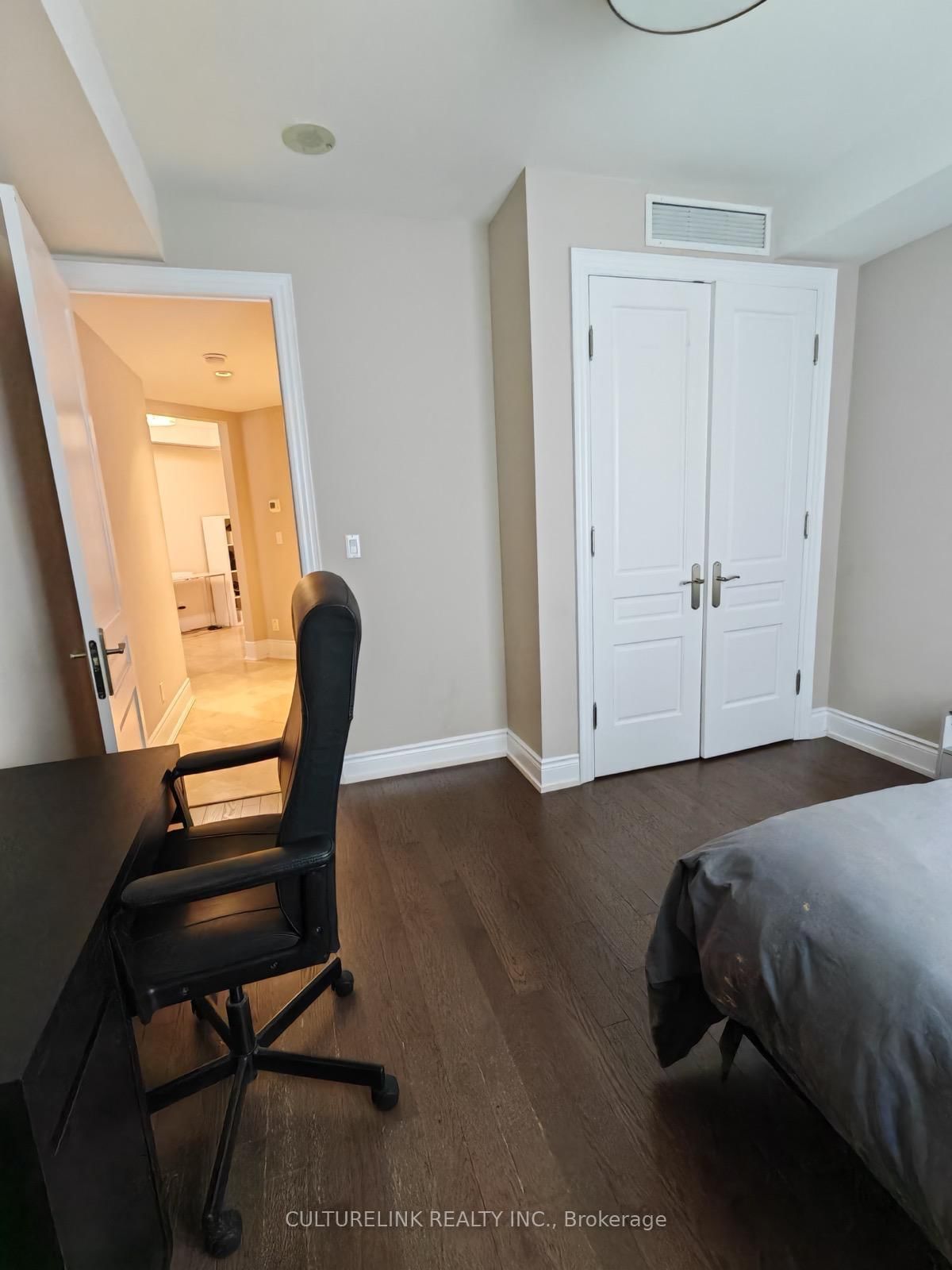 10 Bellair Street • #902 • Toronto, ON photo 11