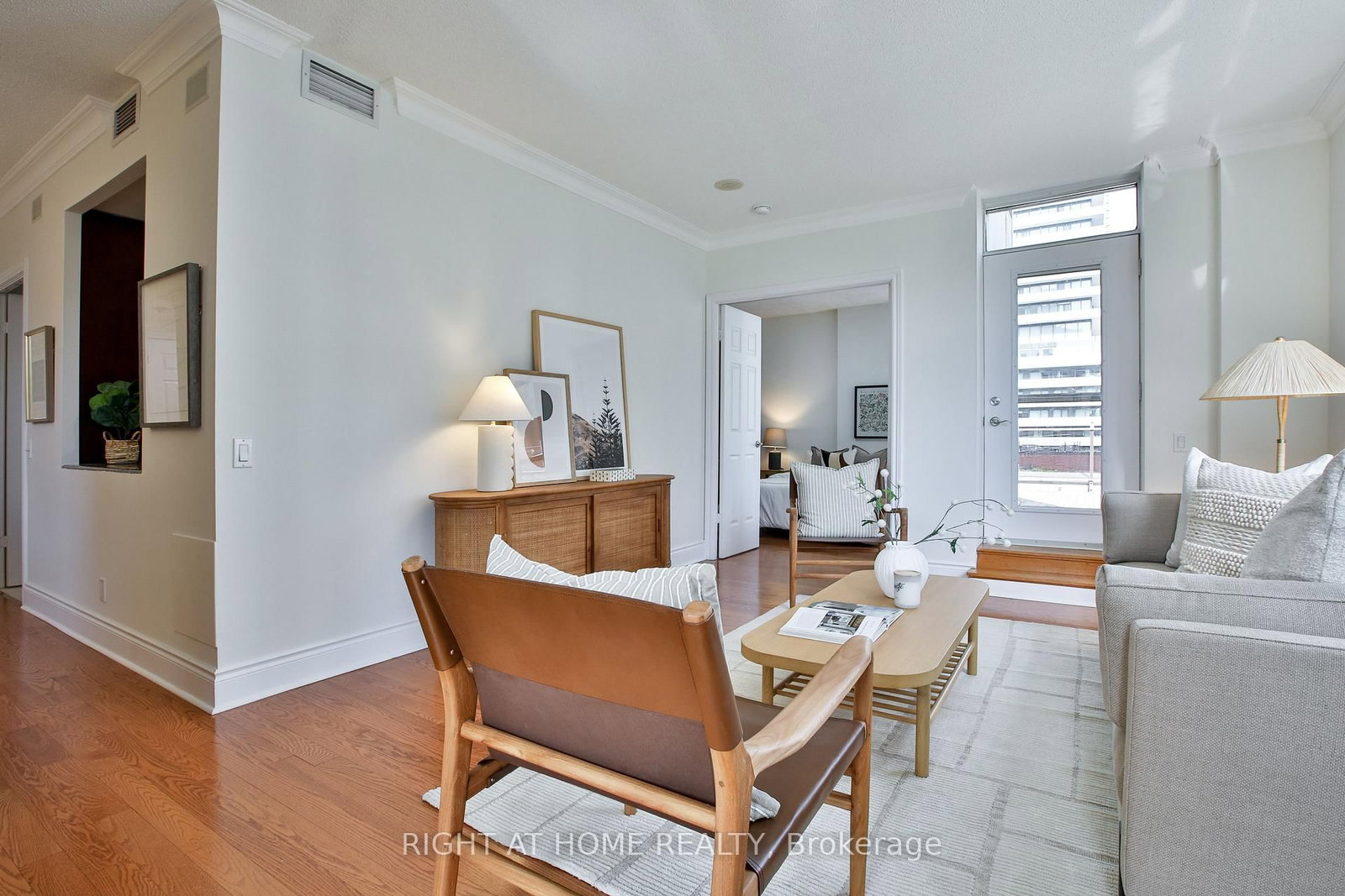 123 Eglinton Avenue E • #404 • Toronto, ON photo 10