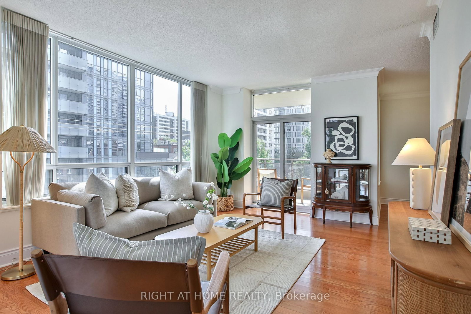 123 Eglinton Avenue E • #404 • Toronto, ON photo 12
