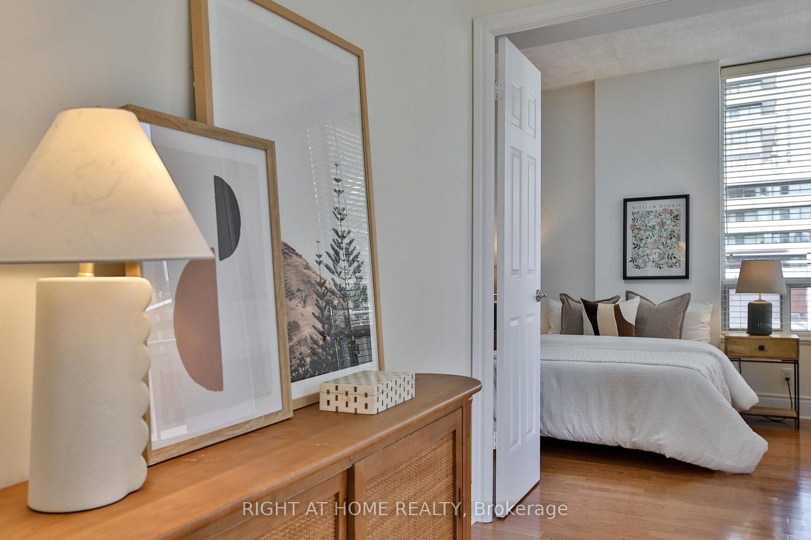 123 Eglinton Avenue E • #404 • Toronto, ON photo 13