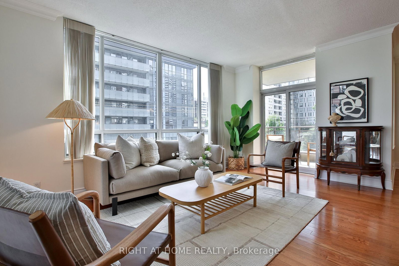 123 Eglinton Avenue E • #404 • Toronto, ON photo 14