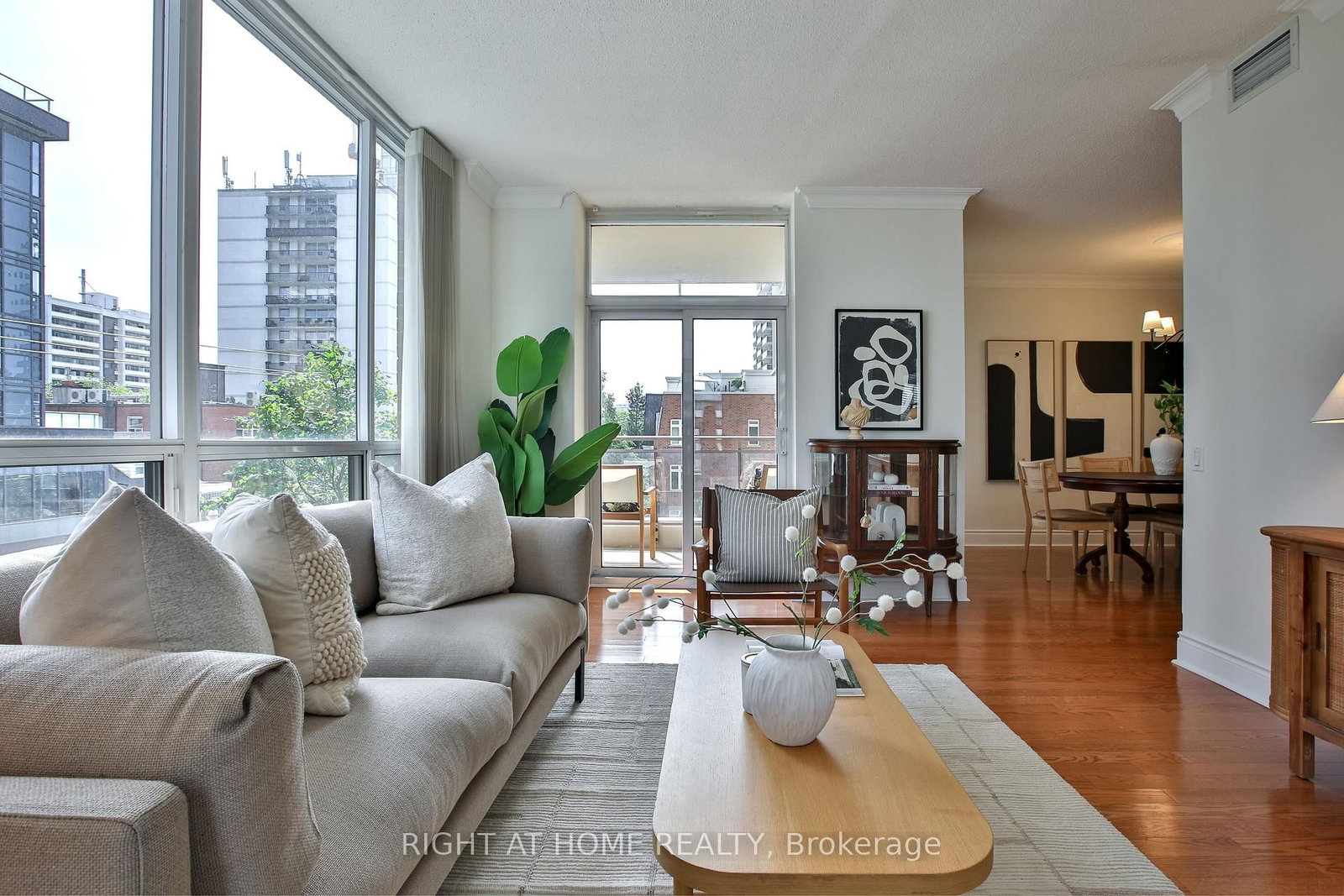 123 Eglinton Avenue E • #404 • Toronto, ON photo 15