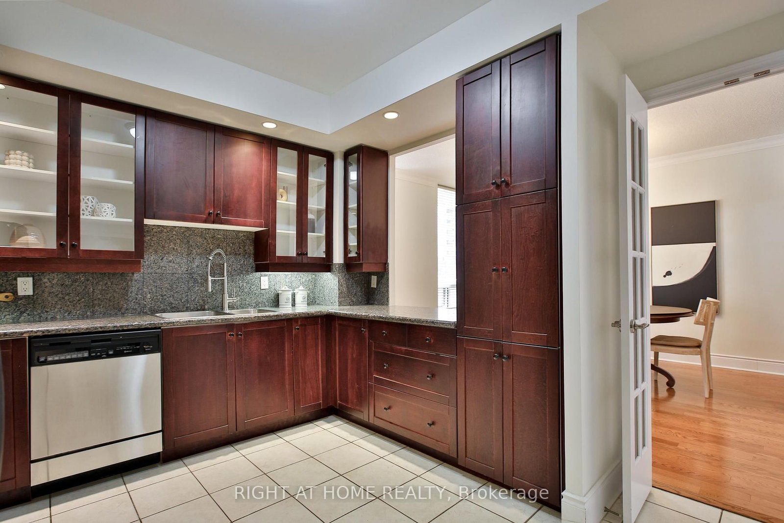 123 Eglinton Avenue E • #404 • Toronto, ON photo 17