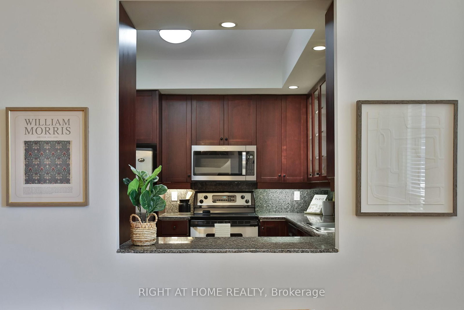 123 Eglinton Avenue E • #404 • Toronto, ON photo 19