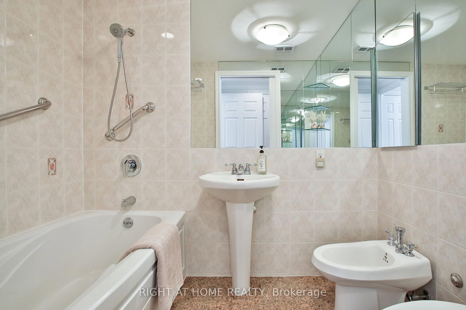123 Eglinton Avenue E • #404 • Toronto, ON photo 26