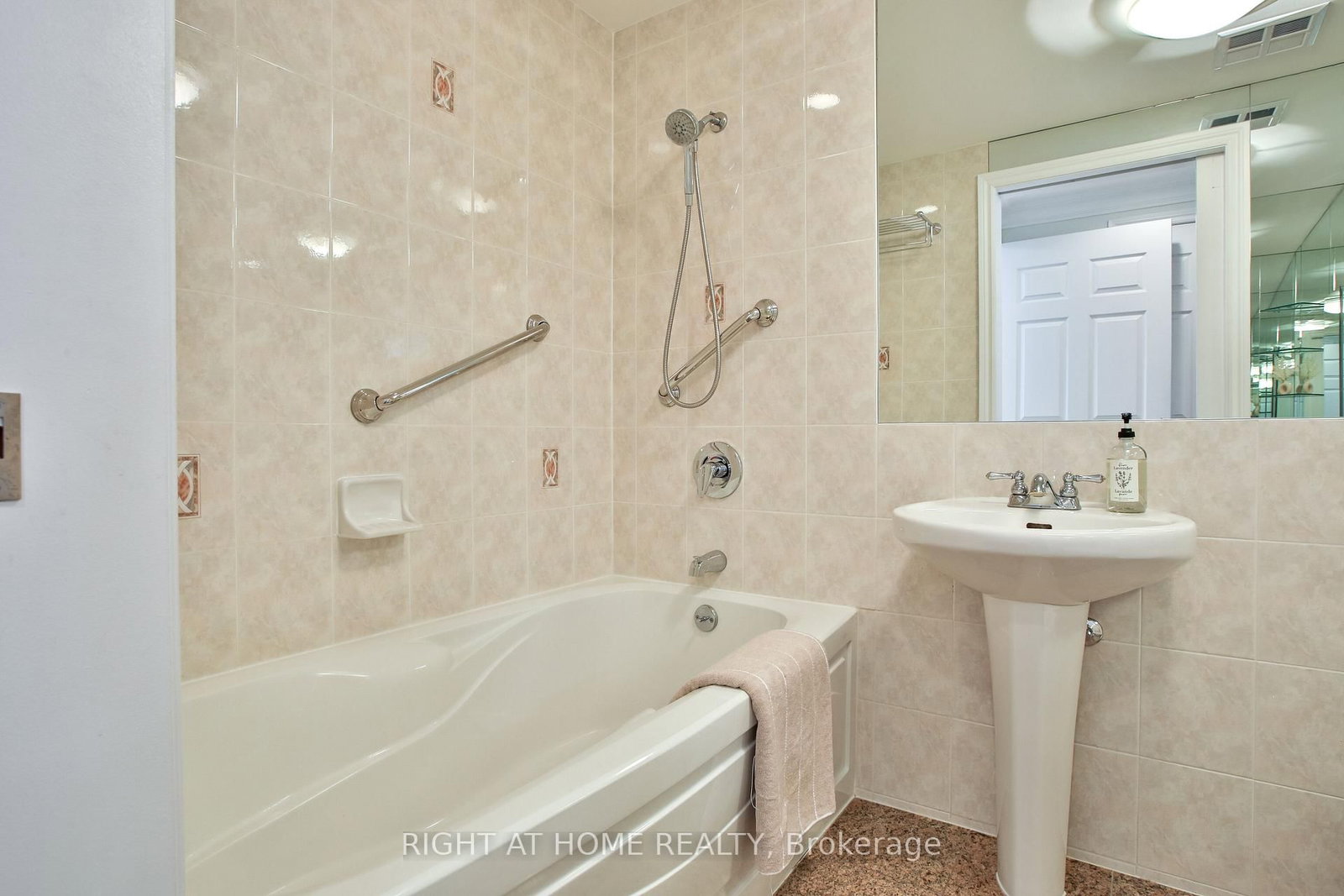 123 Eglinton Avenue E • #404 • Toronto, ON photo 27