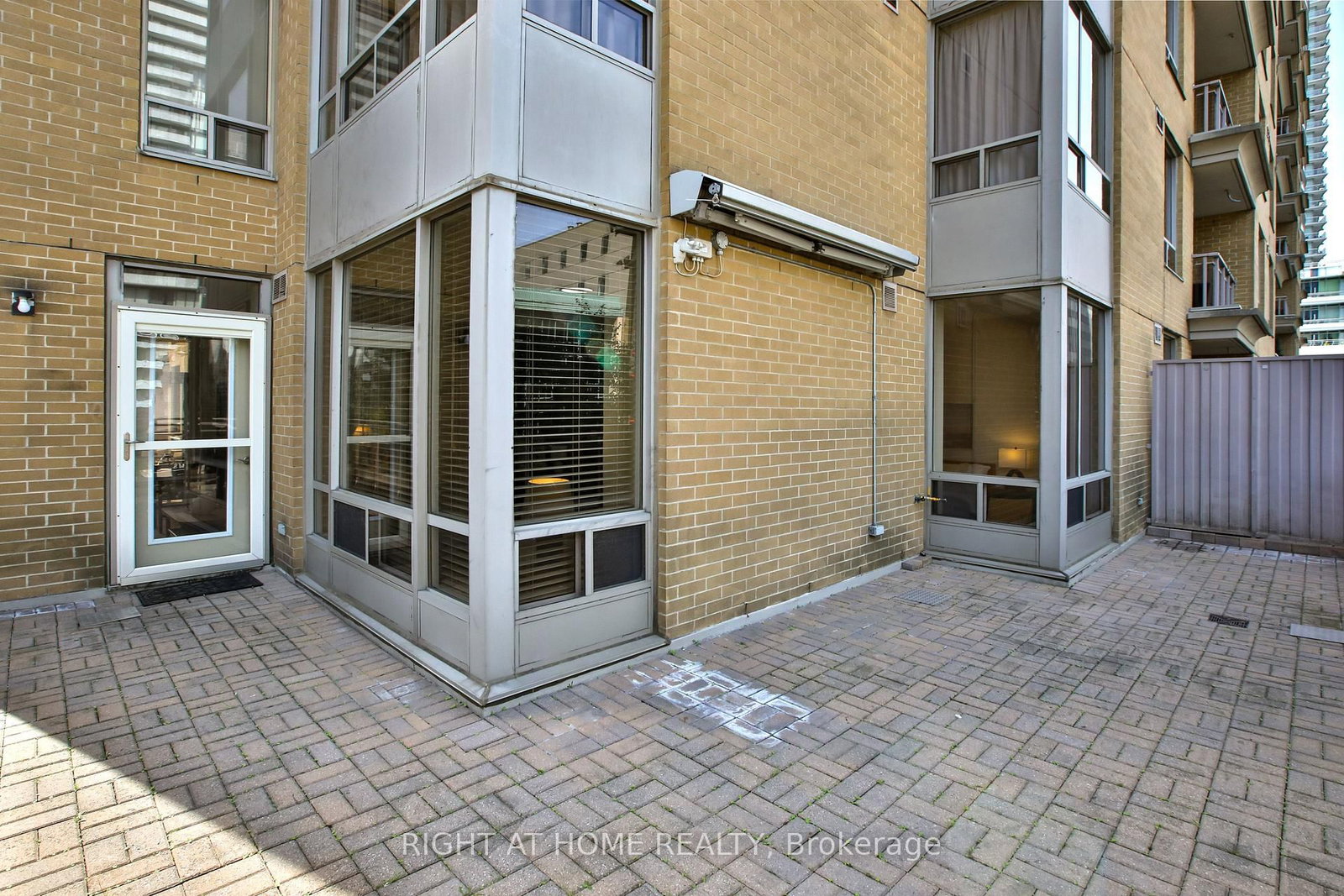 123 Eglinton Avenue E • #404 • Toronto, ON photo 33