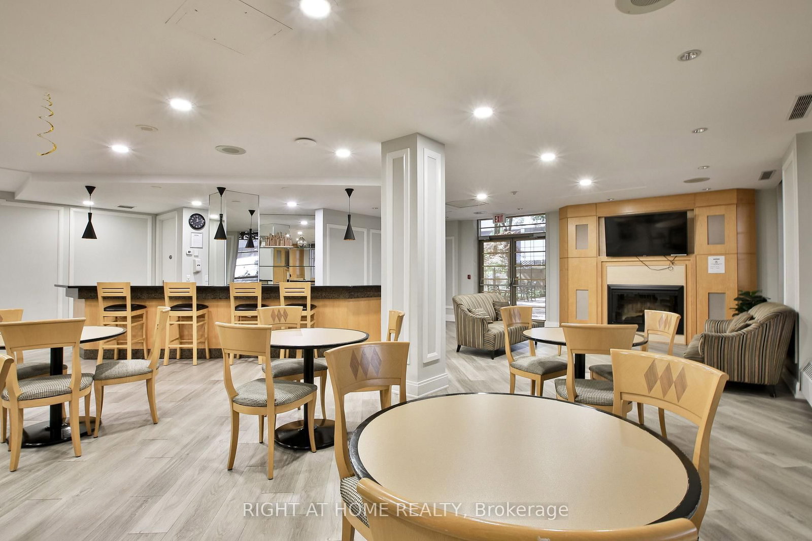 123 Eglinton Avenue E • #404 • Toronto, ON photo 38