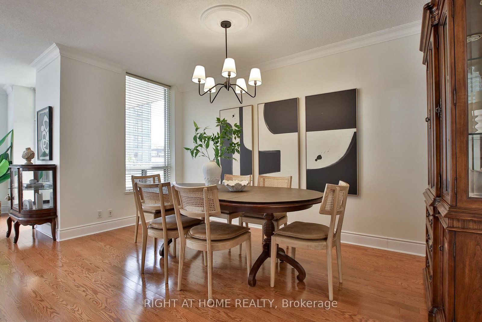 123 Eglinton Avenue E • #404 • Toronto, ON photo 5