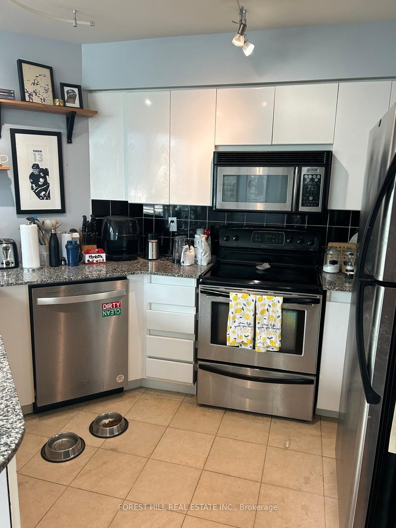 2512 - 230 Queens Quay Avenue W