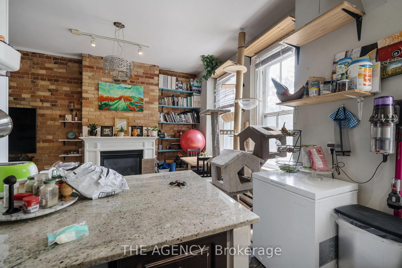 31 Rose Avenue • Toronto, ON photo 12