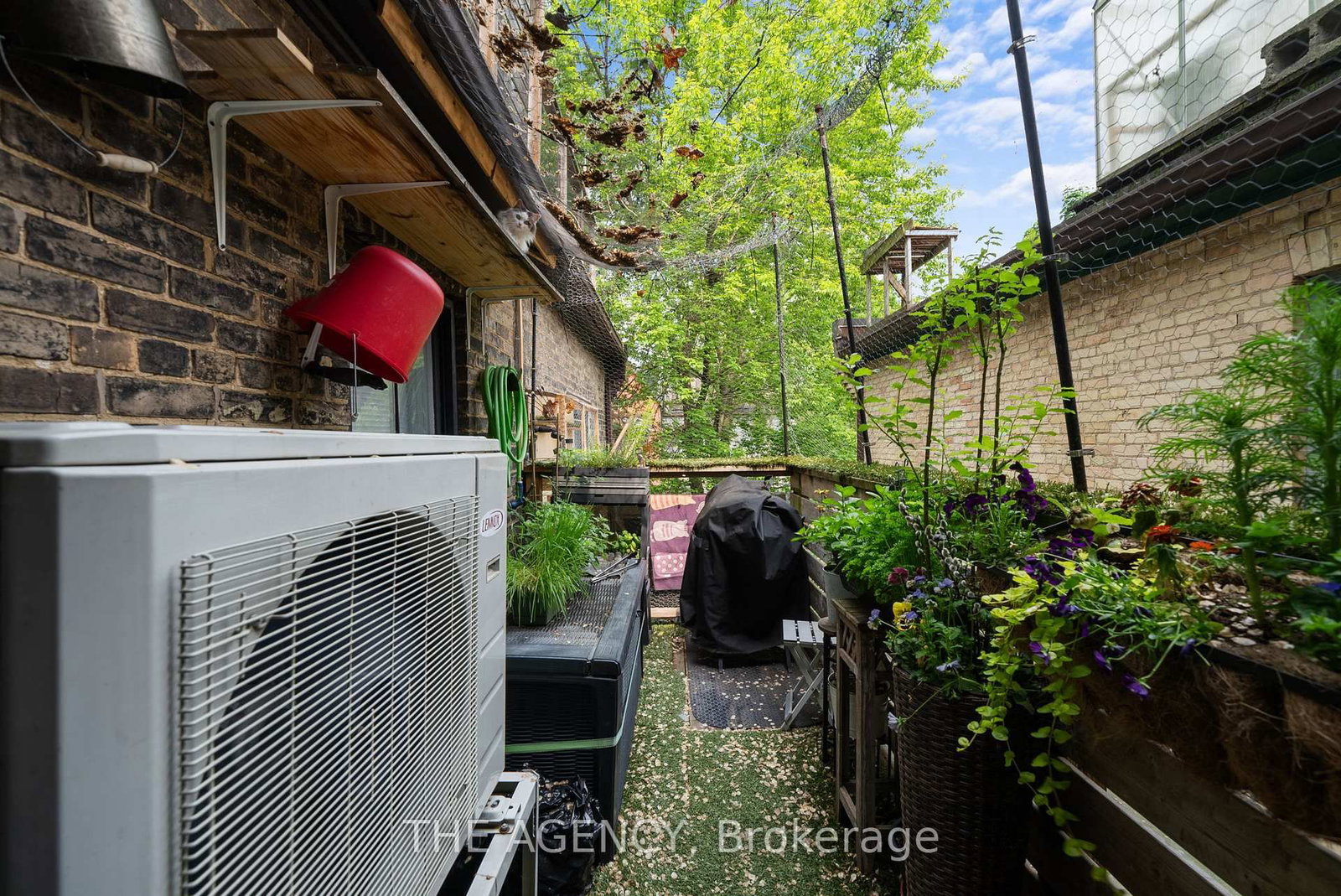 31 Rose Avenue • Toronto, ON photo 23