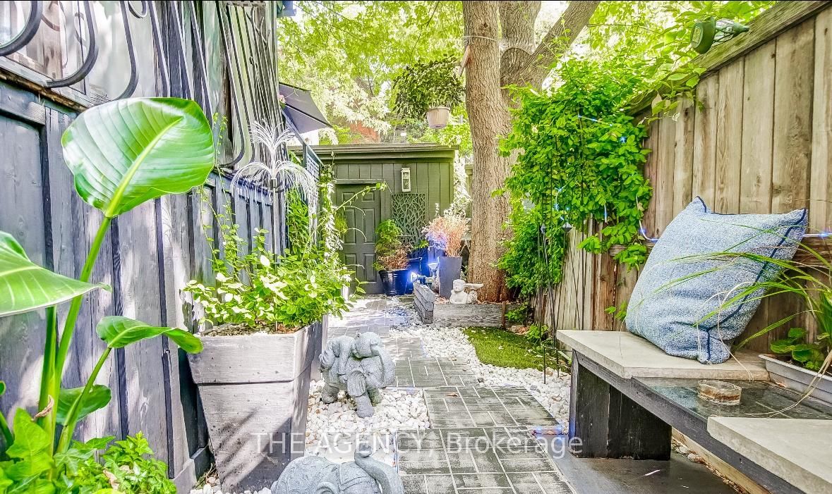 31 Rose Avenue • Toronto, ON photo 38