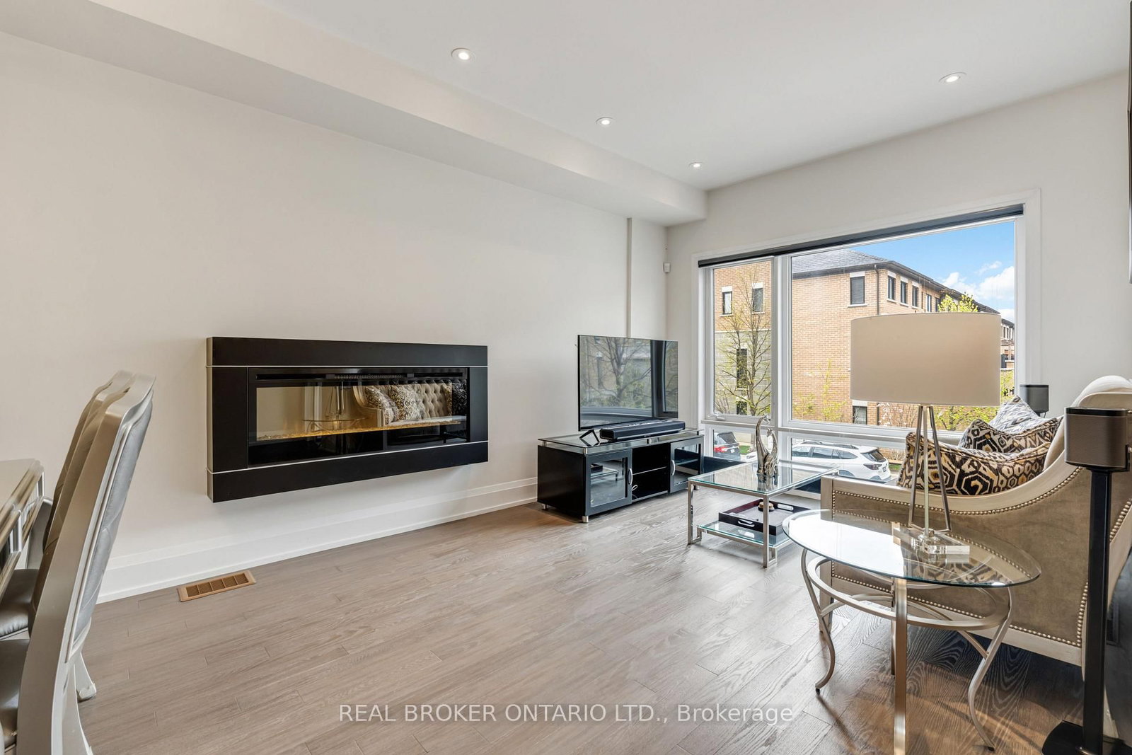 7 Kenneth Wood Crescent • Toronto, ON photo 6