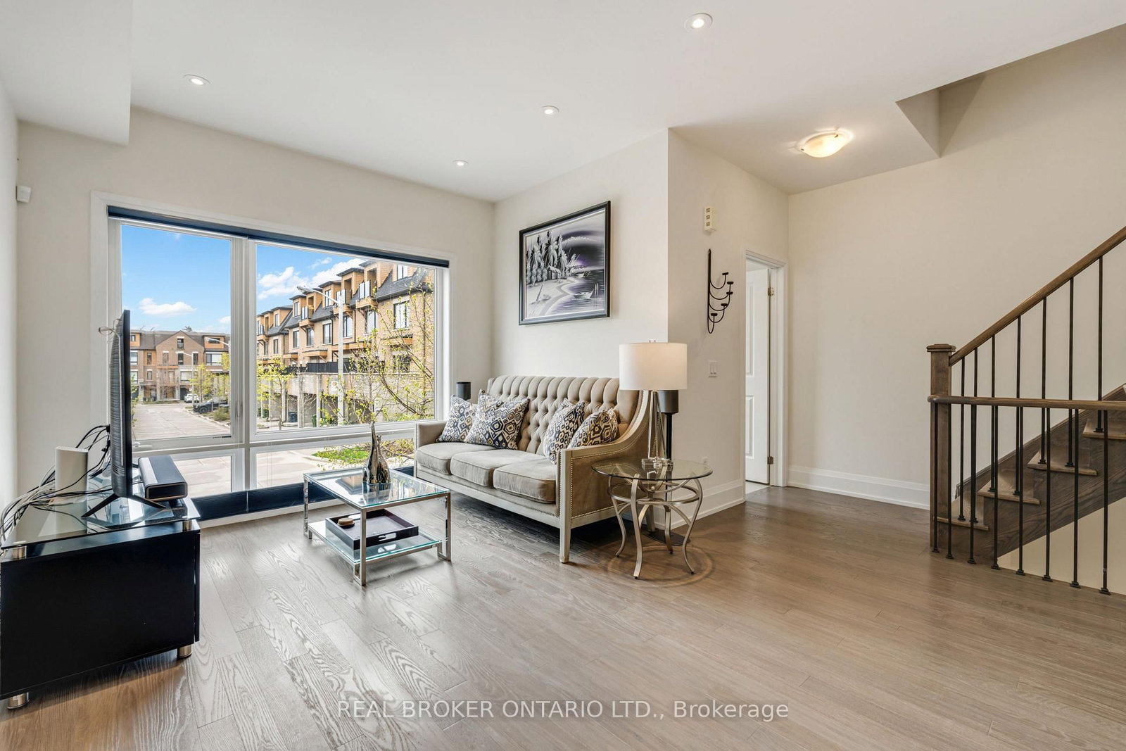 7 Kenneth Wood Crescent • Toronto, ON photo 7