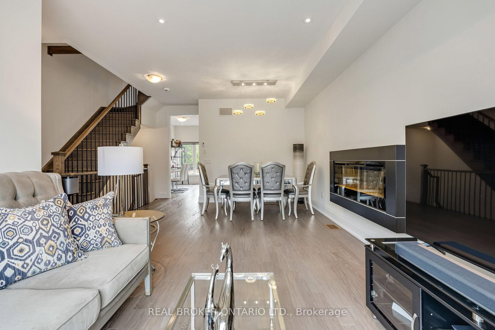 7 Kenneth Wood Crescent • Toronto, ON photo 8
