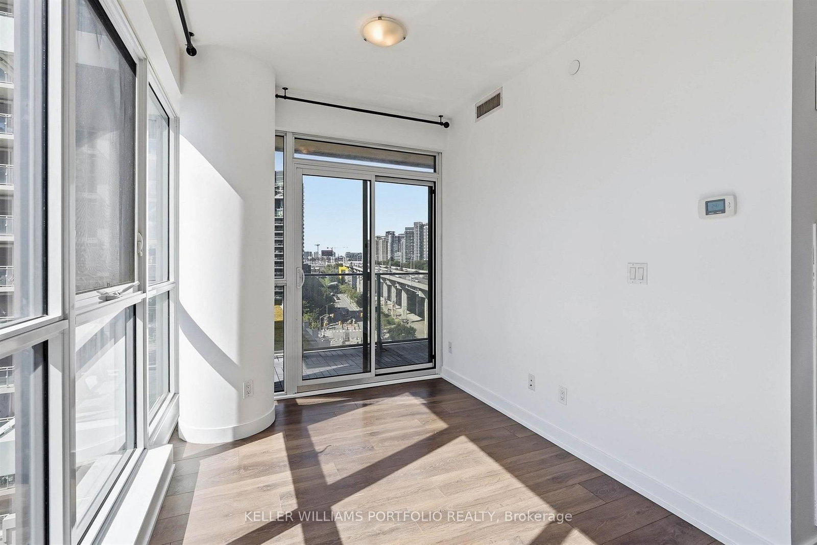 50 Bruyeres Mews • #1009 • Toronto, ON photo 11