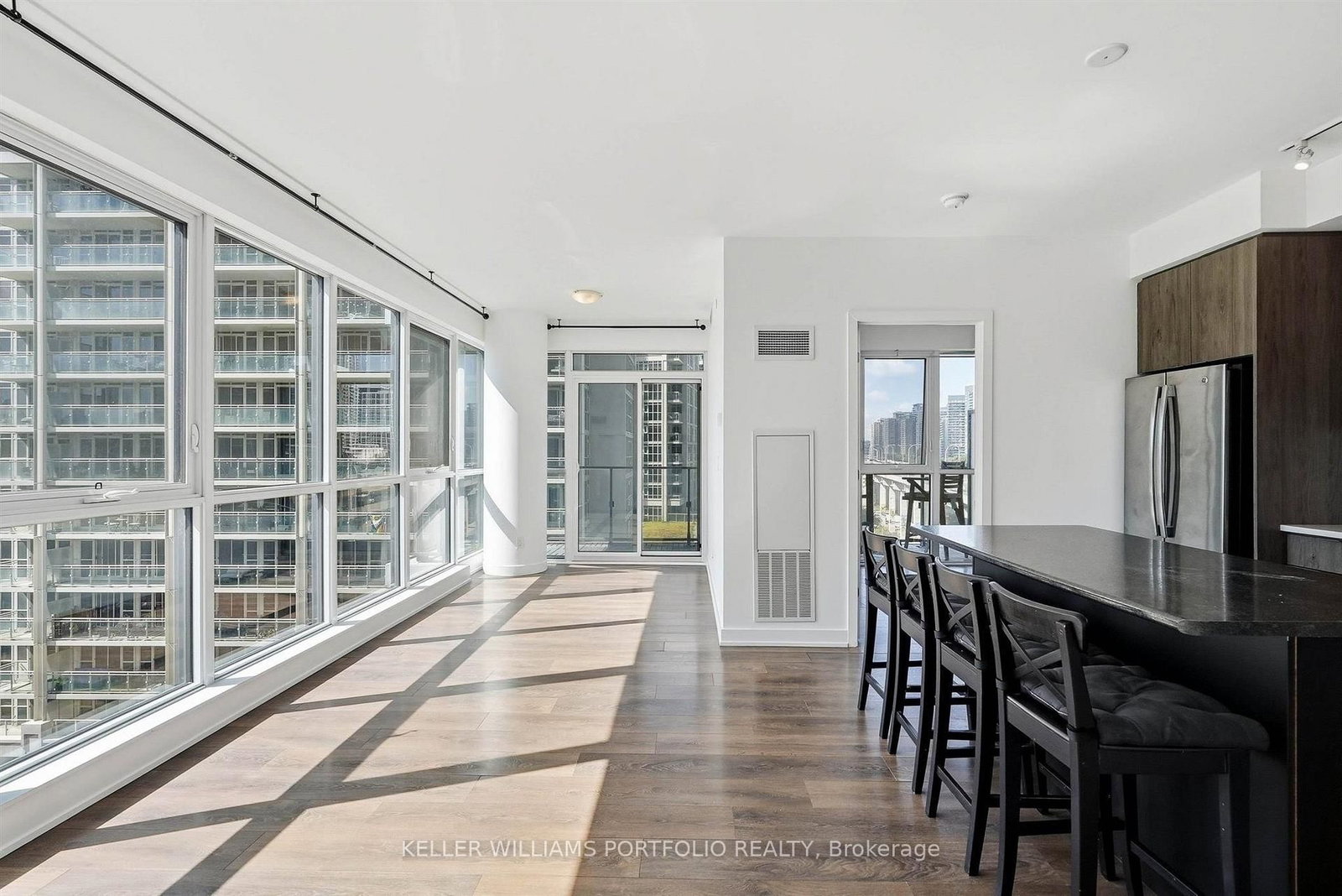 50 Bruyeres Mews • #1009 • Toronto, ON photo 12