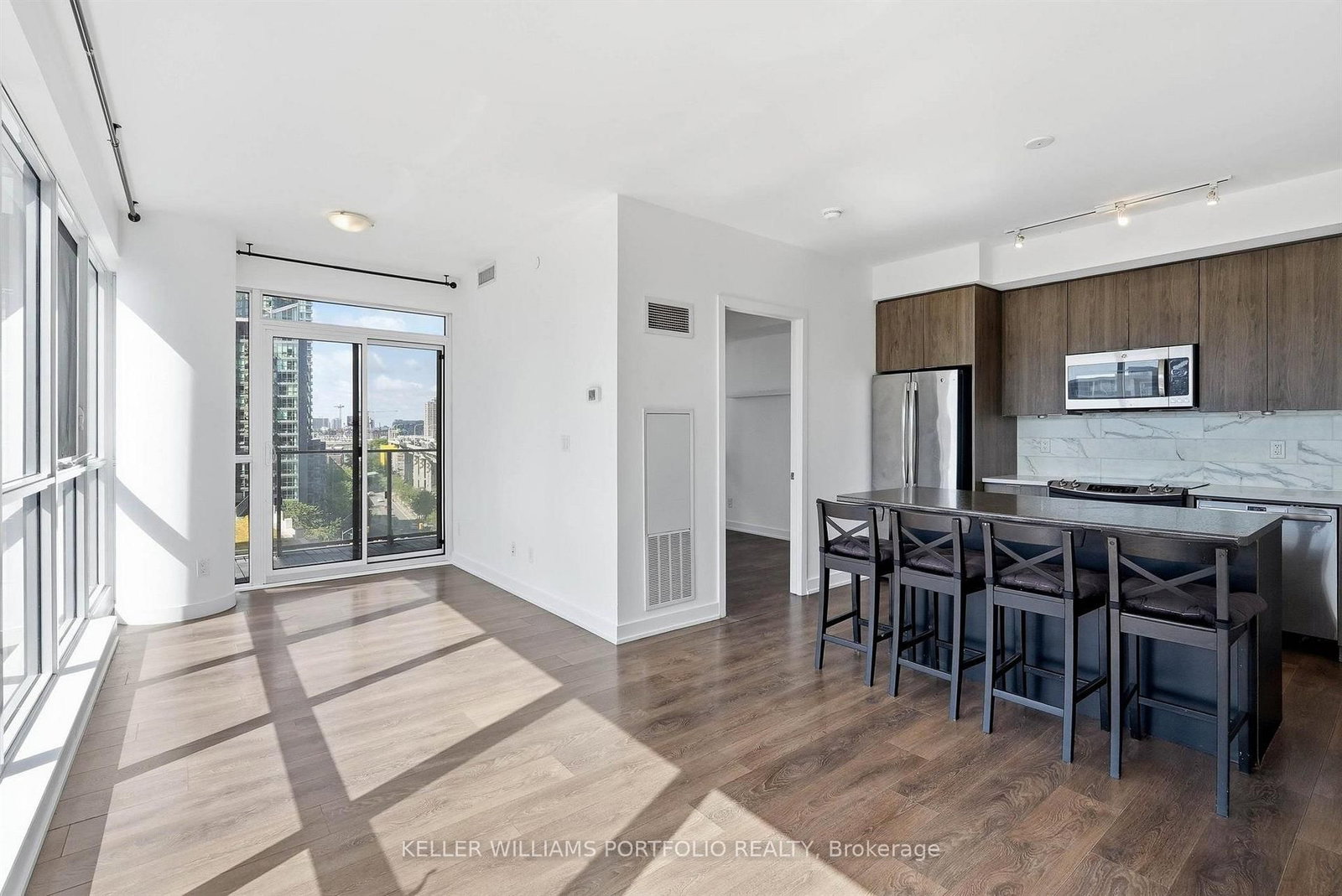 50 Bruyeres Mews • #1009 • Toronto, ON photo 14