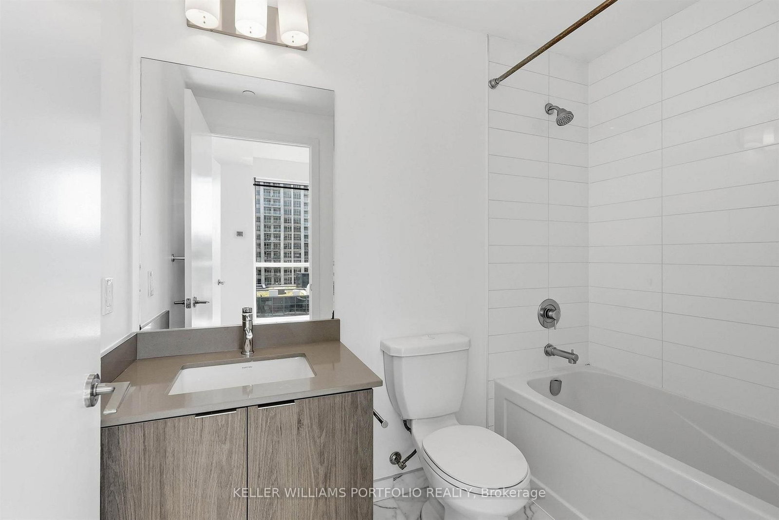 50 Bruyeres Mews • #1009 • Toronto, ON photo 25