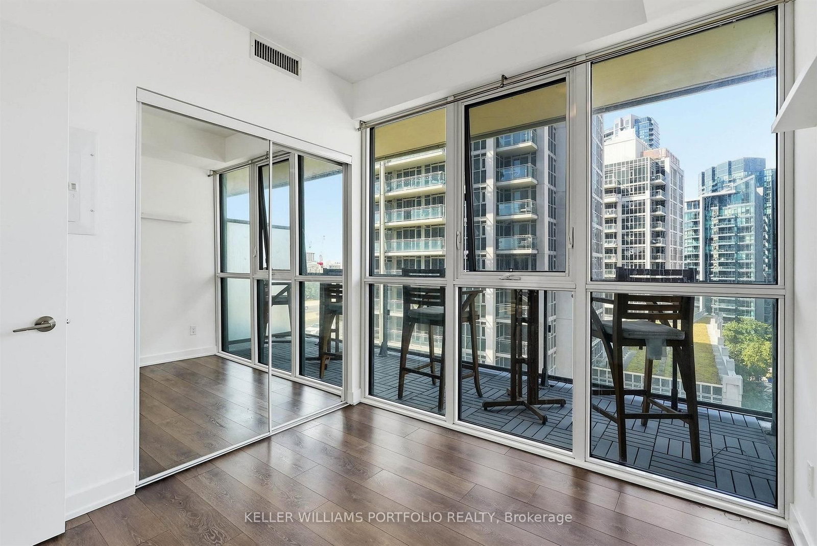 50 Bruyeres Mews • #1009 • Toronto, ON photo 27