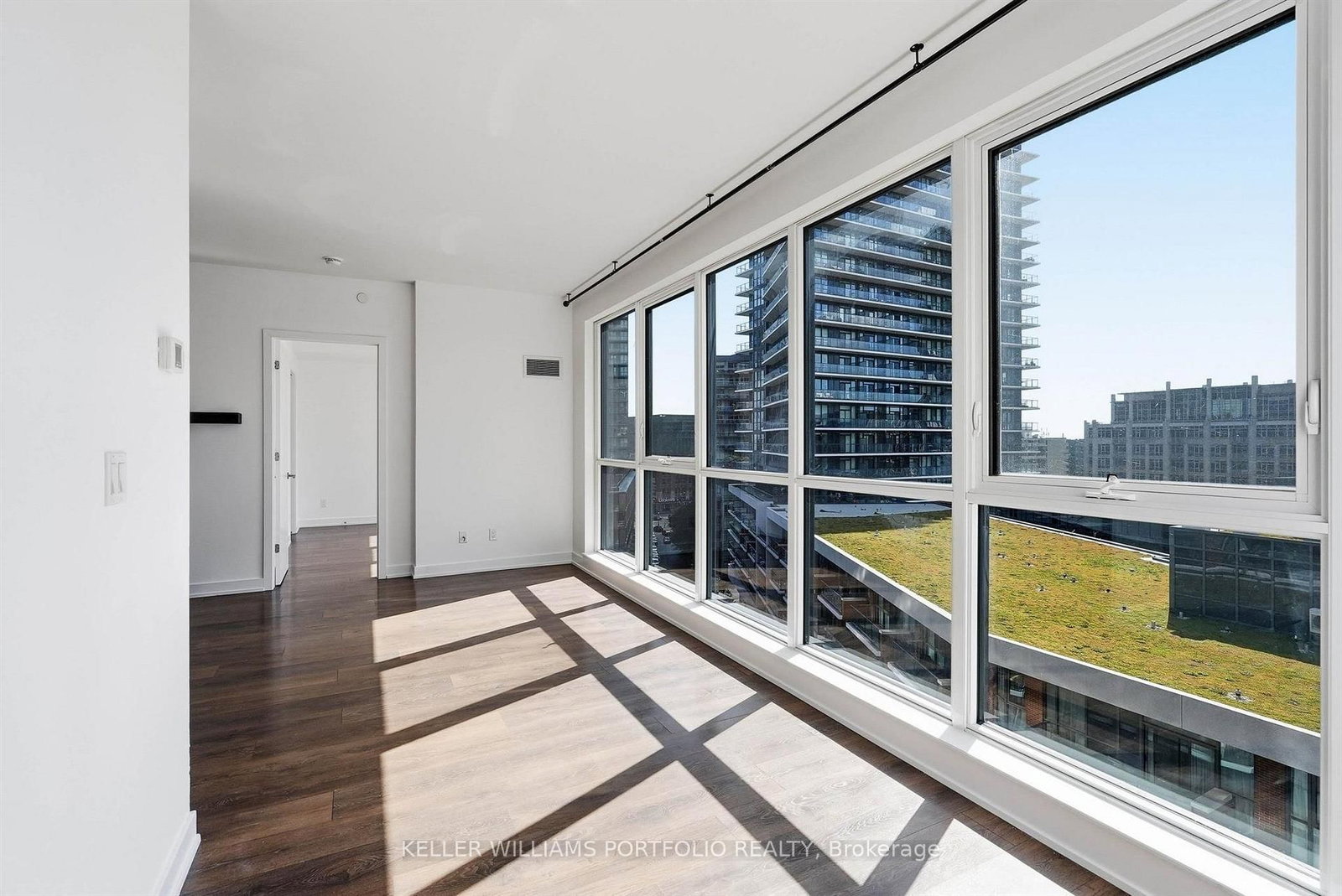 50 Bruyeres Mews • #1009 • Toronto, ON photo 8