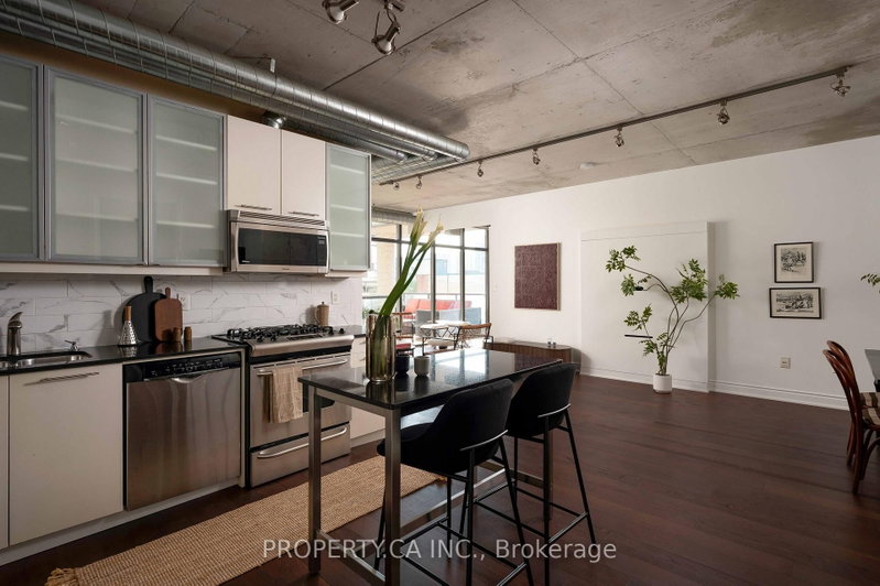 605 - 533 Richmond Street W