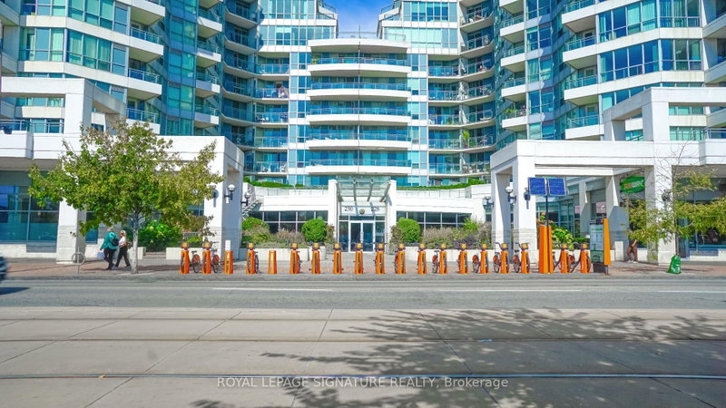 1726 - 230 Queens Quay W