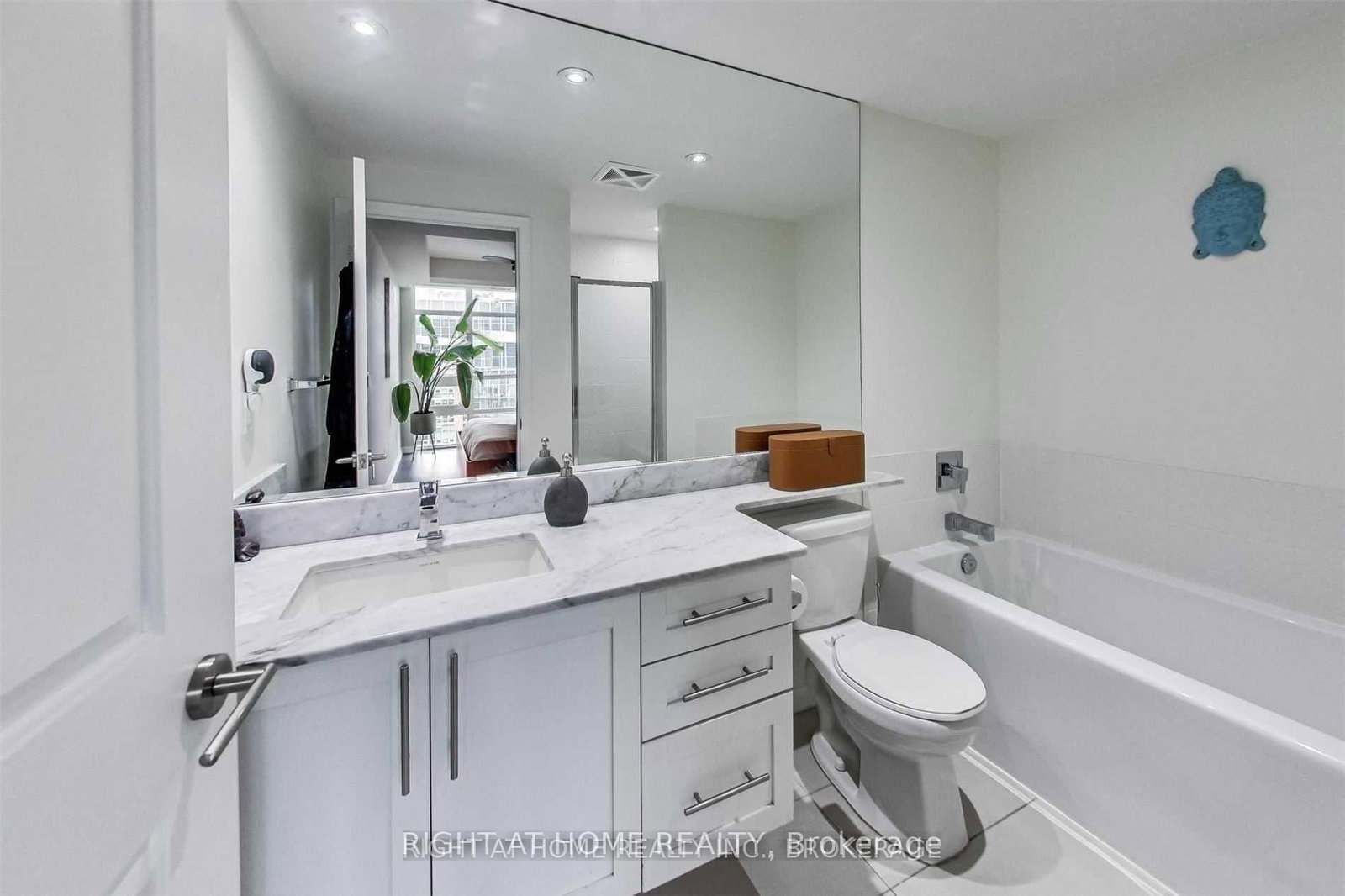 75 East Liberty Street • #2401 • Toronto, ON photo 15