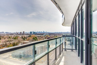 99 The Donway W • #902 • Toronto, ON photo 8