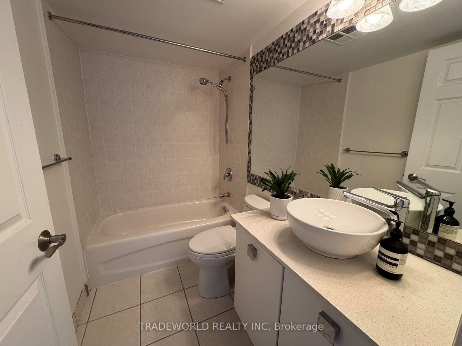 228 Queens Quay W • #2308 • Toronto, ON photo 10