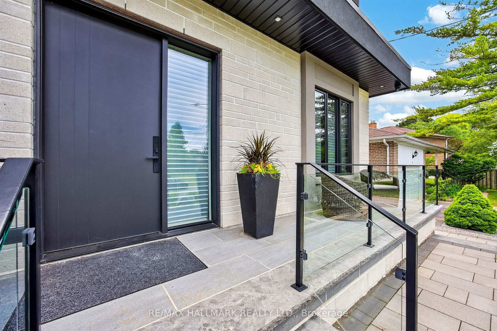 21 Allenwood Crescent • Toronto, ON photo 3