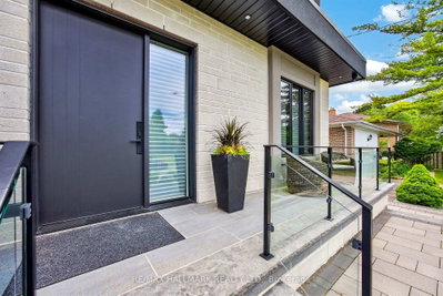 21 Allenwood Crescent • Toronto, ON photo 3