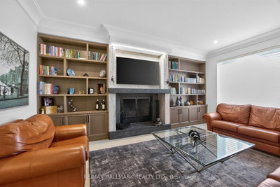 21 Allenwood Crescent • Toronto, ON photo 6