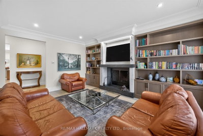 21 Allenwood Crescent • Toronto, ON photo 7
