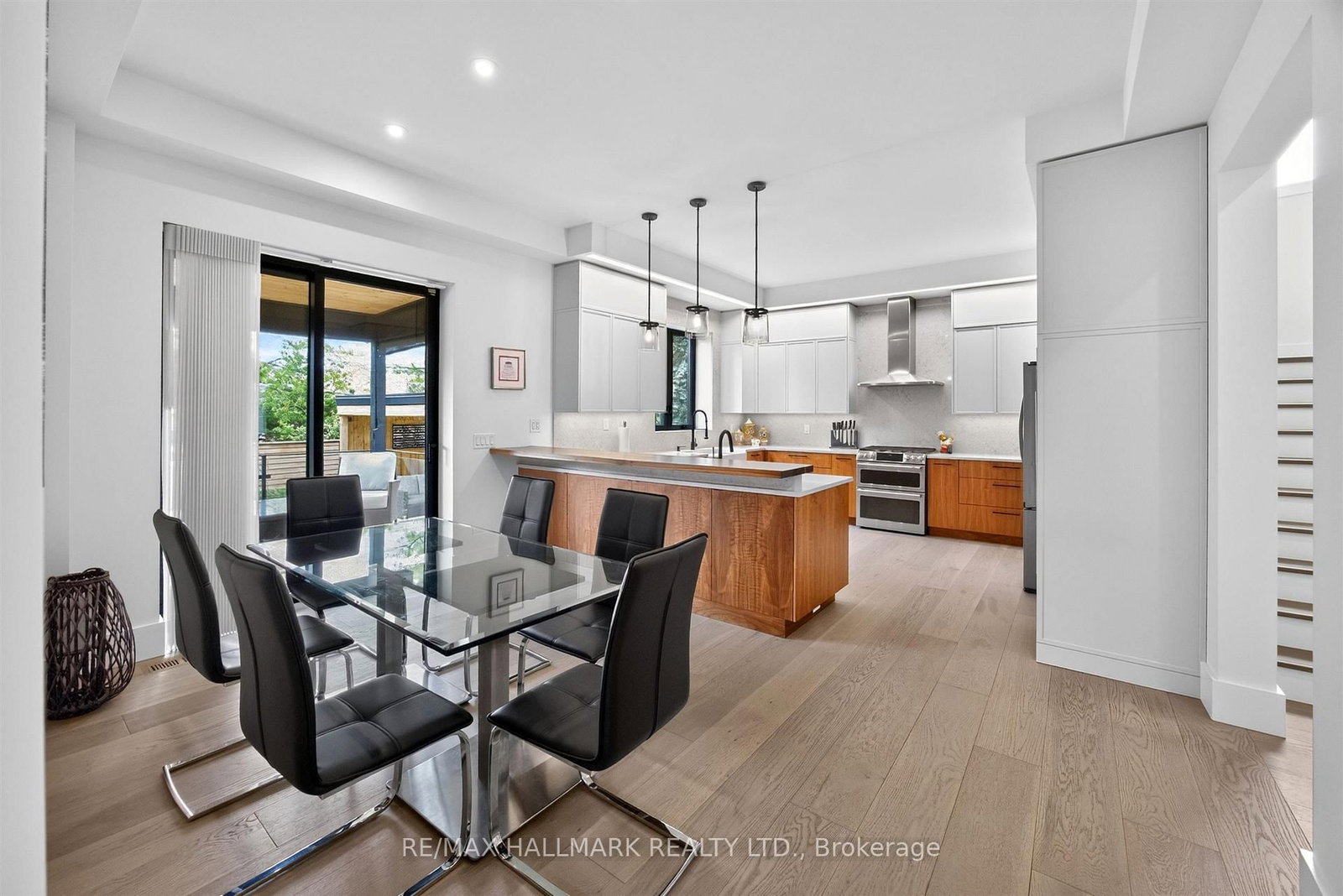 21 Allenwood Crescent • Toronto, ON photo 9