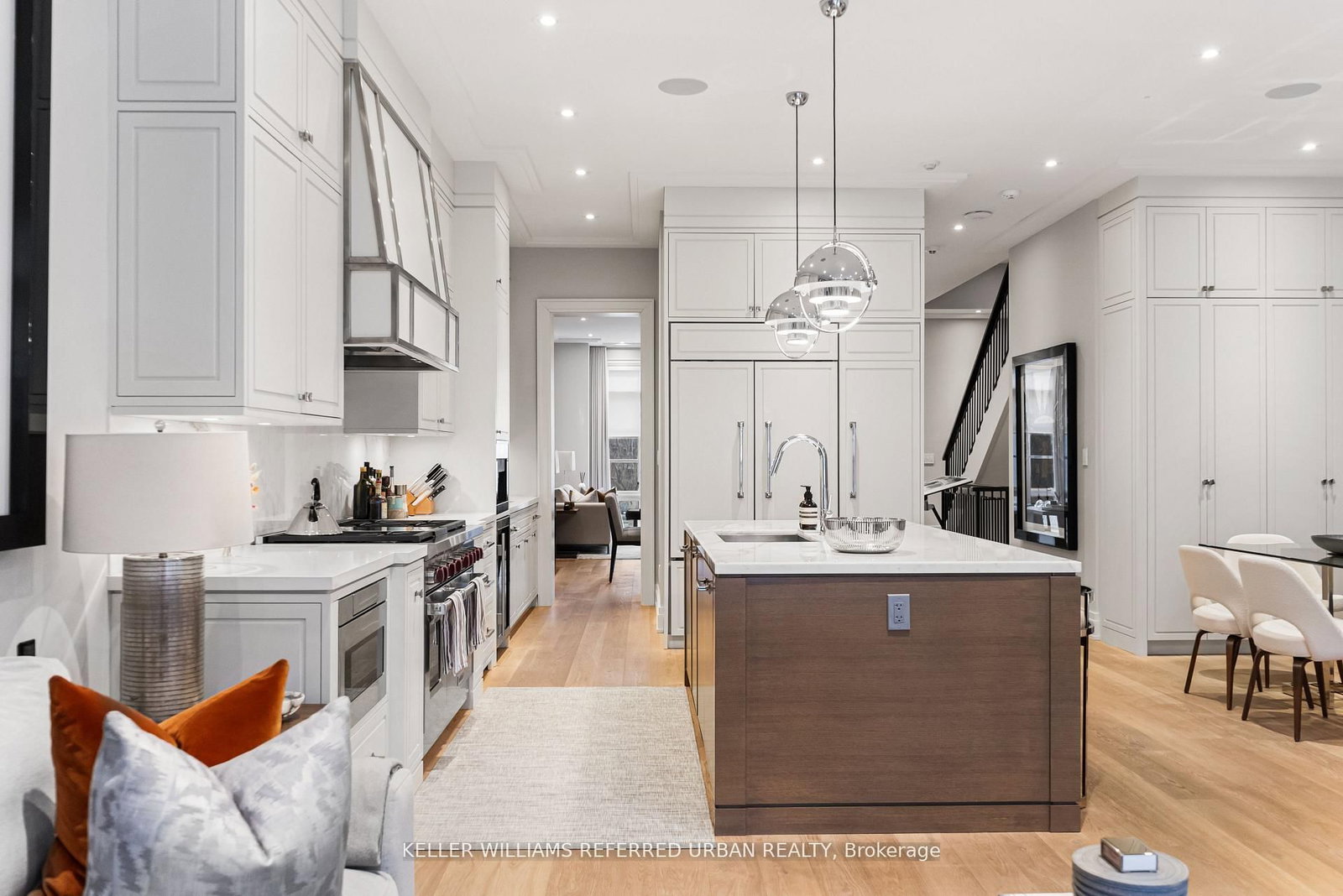 130 B Farnham Avenue • Toronto, ON photo 19