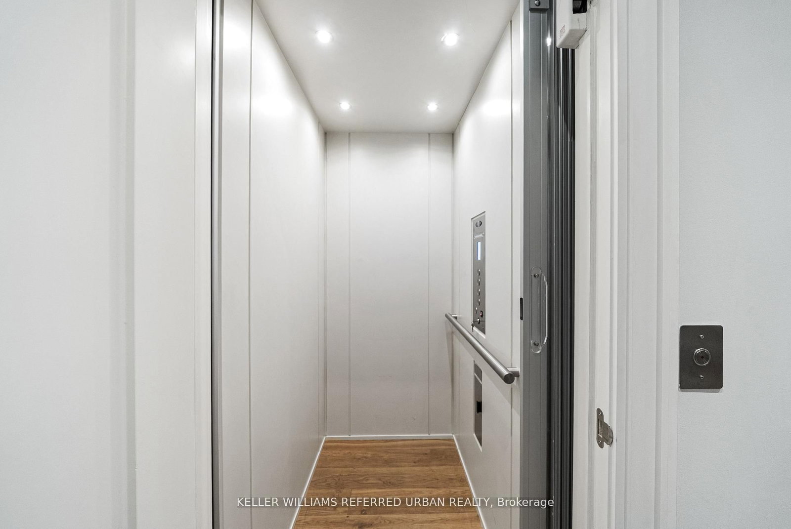 130 B Farnham Avenue • Toronto, ON photo 25