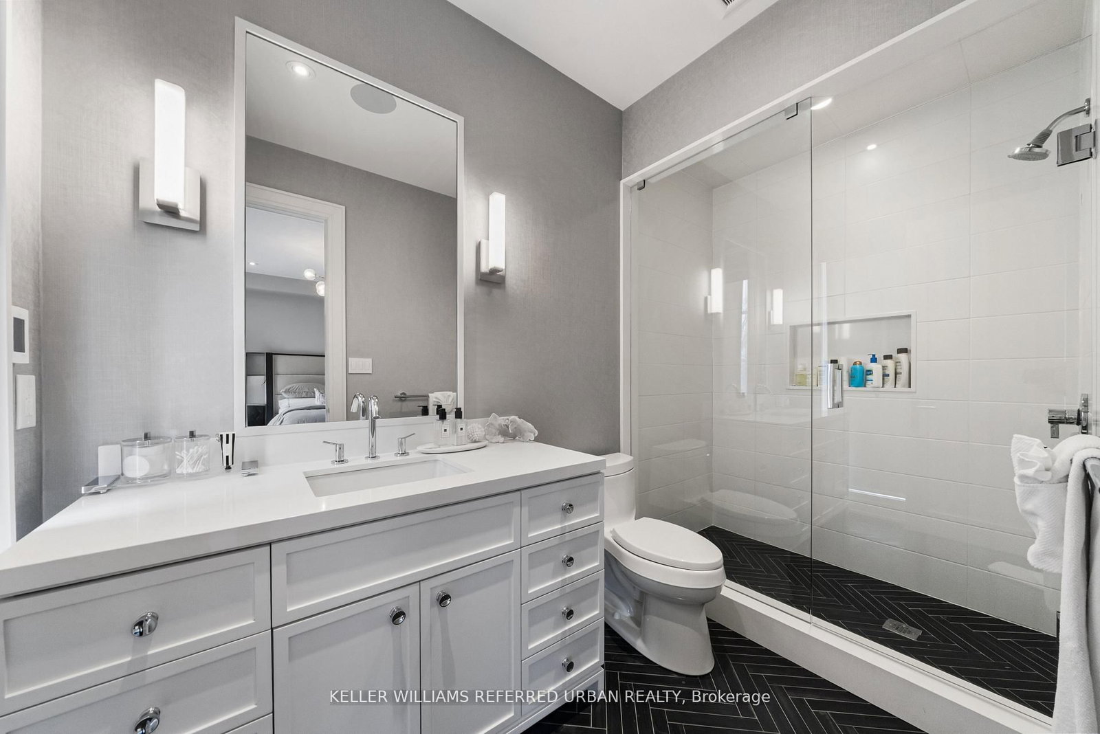 130 B Farnham Avenue • Toronto, ON photo 33