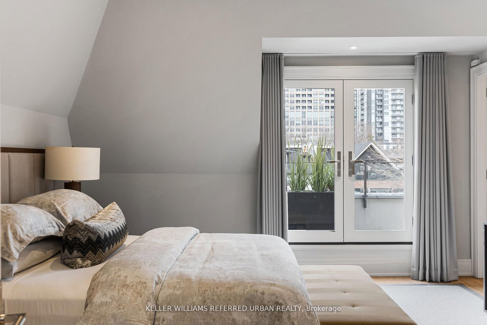 130 B Farnham Avenue • Toronto, ON photo 34