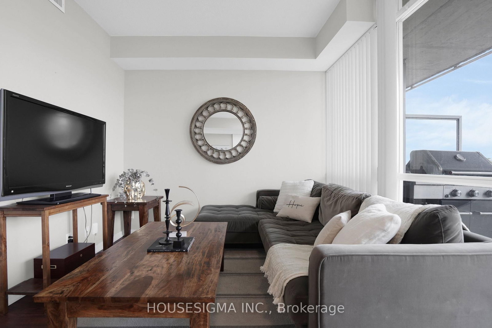 30 Canterbury Place • #515 • Toronto, ON photo 1